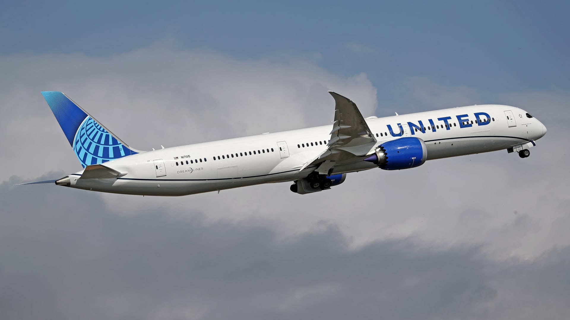 united-airlines-says-pricier-fuel,-war-in-middle-east-will-weigh-on-profits